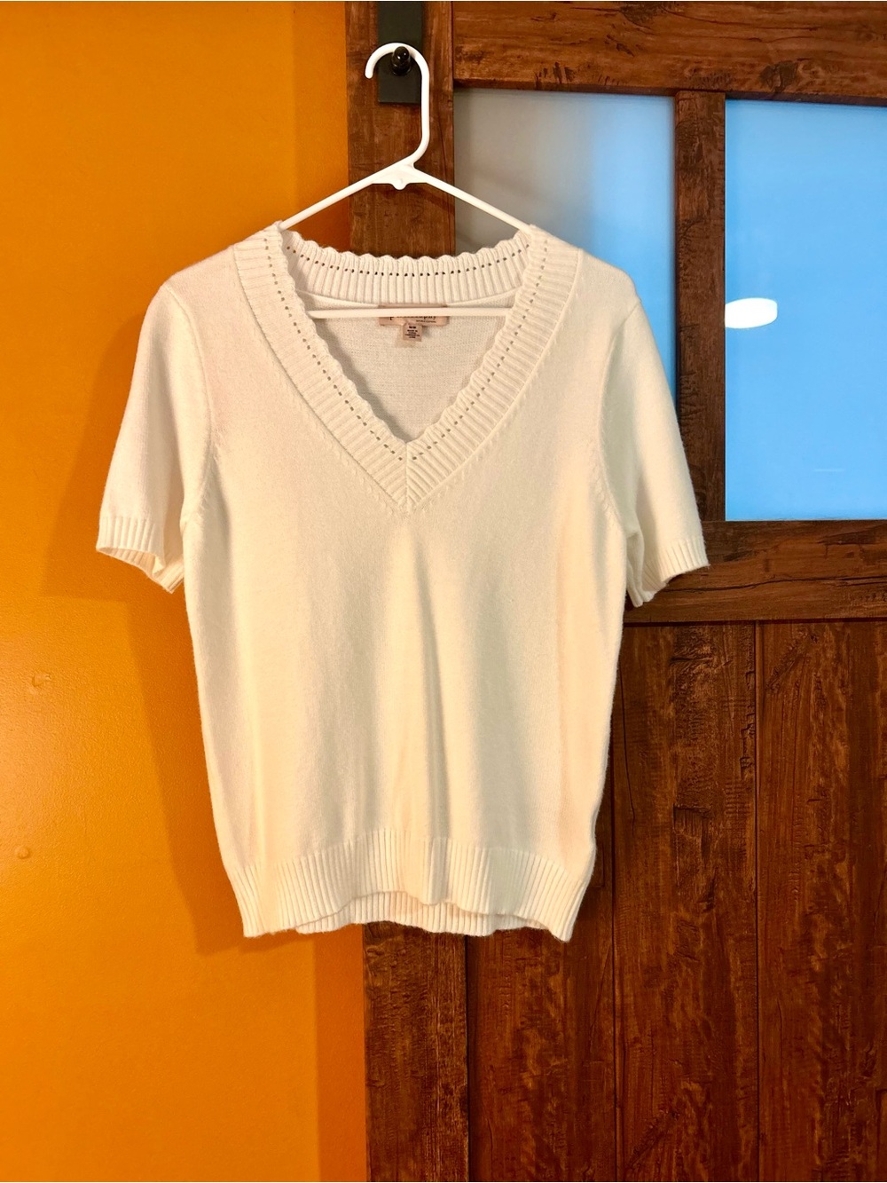 Women's Cream V-Neck Short Sleeve Sweater - Classic Knit